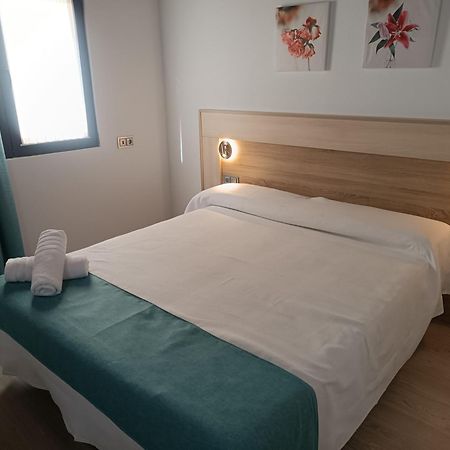 Apartamentos Turisticos Avila Puerta De La Santa 2-1 Екстер'єр фото