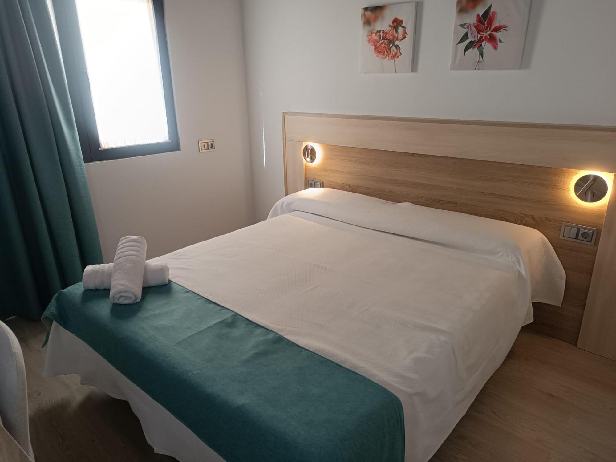 Apartamentos Turisticos Avila Puerta De La Santa 2-1 Екстер'єр фото