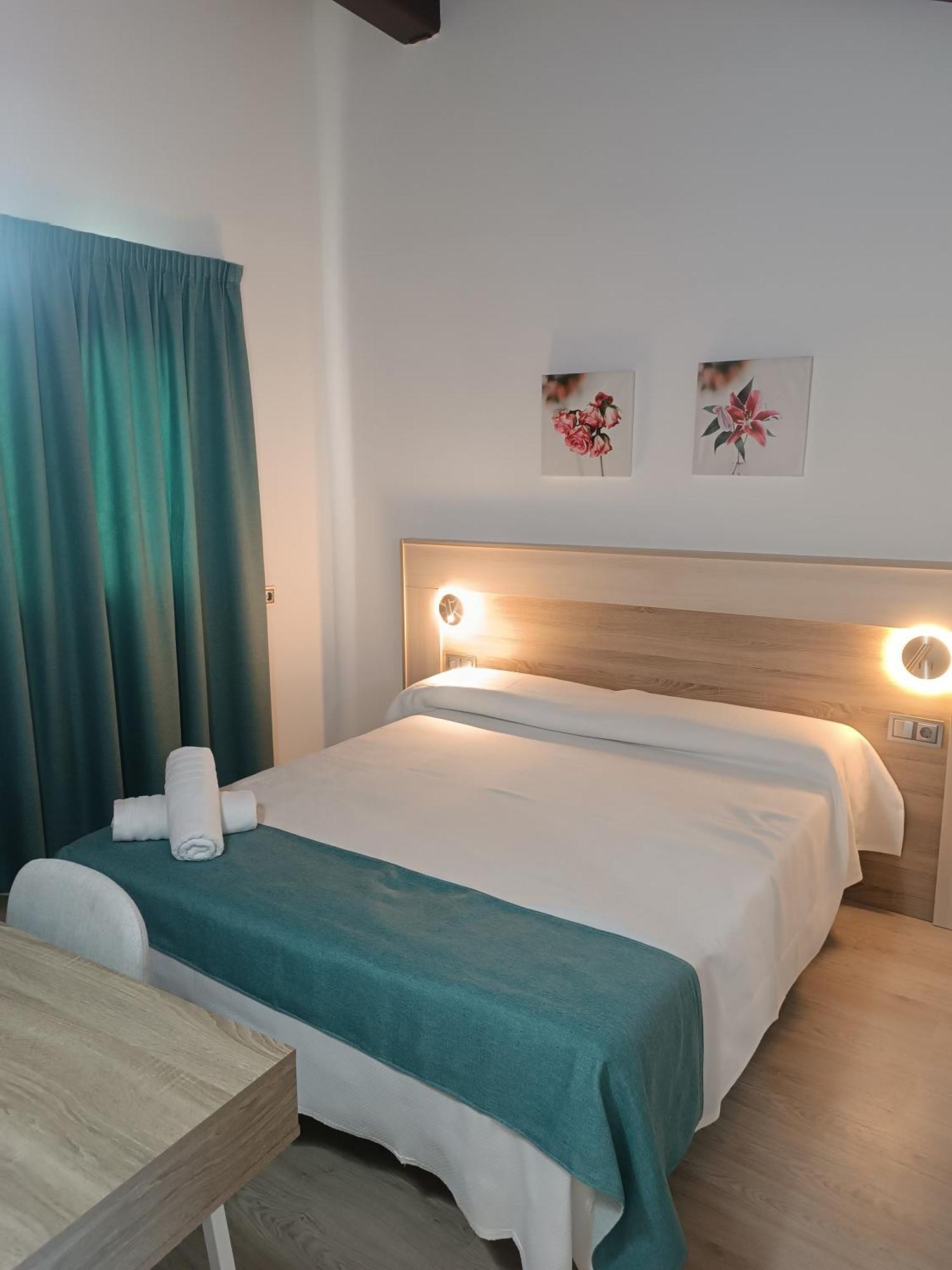 Apartamentos Turisticos Avila Puerta De La Santa 2-1 Екстер'єр фото